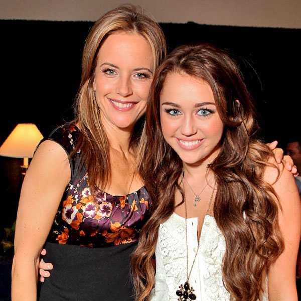 Download Kelly Preston So Happy For Second Daughter Miley Cyrus For Android Free Wallpaper Kelly Preston So Happy For Second Daughter Miley Cyrus For Android